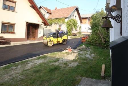 PODSLIVNICA  ASFALTIRANJE CESTE SKOZI VAS 08 FOTO LJUBO VUKELIČ